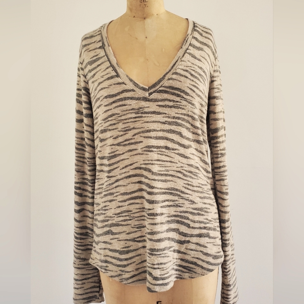 Redhaute v-neck sweater, size M, animal print in gray/tan